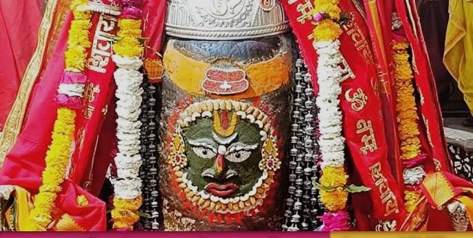 महाकालेश्वर मंदिर में भस्म आरती और विशेष शृंगार से भक्त हुए अभिभूत