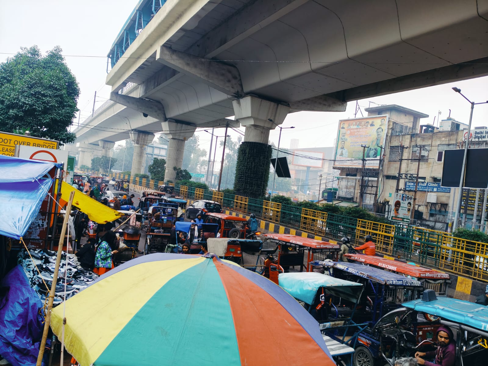 नोएडा सेक्टर 18 में नो पार्किंग ज़ोन में गाड़ी खड़ी करने पर 10,000 रुपये का जुर्माना