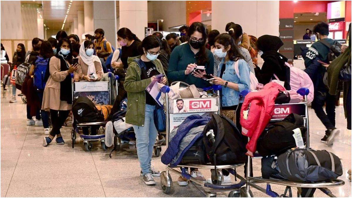 कनाडा में भारतीय छात्रों के लिए खुशखबरी, सरकार ने वर्क परमिट देने की घोषणा की