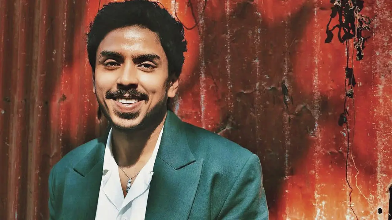 संघर्ष से निखरा सितारा: आदर्श गौरव की प्रेरणादायक कहानी