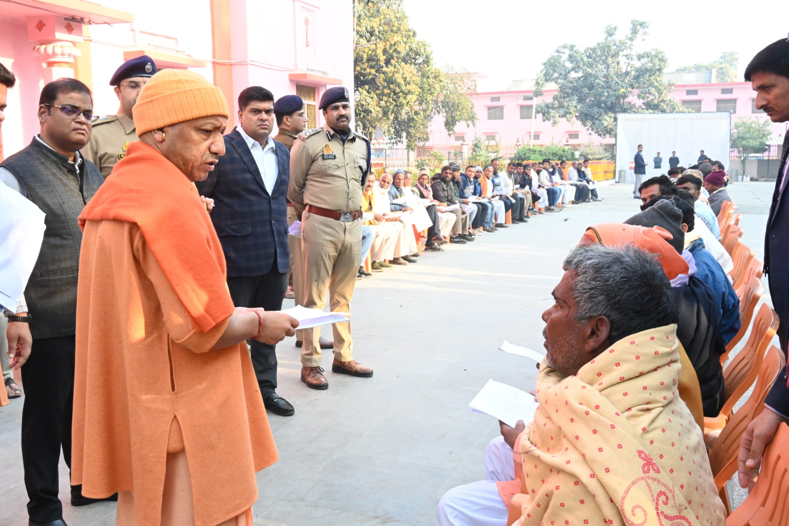जनसमस्याओं का समाधान सरकार की शीर्ष प्राथमिकता: सीएम योगी