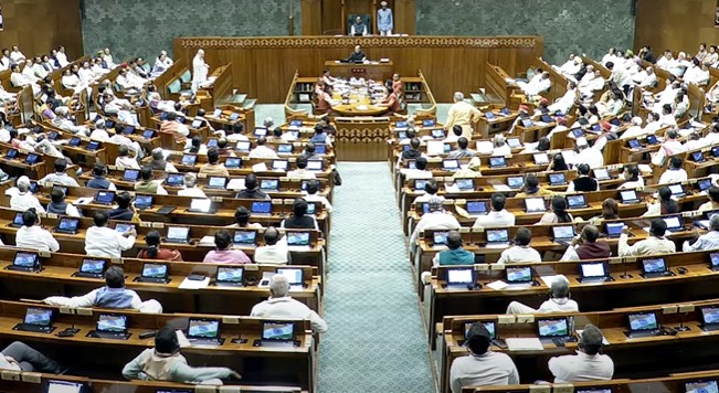 वक्फ संशोधन विधेयक 2025 संसद से पारित, विरोध के बीच लागू हुआ नया कानून