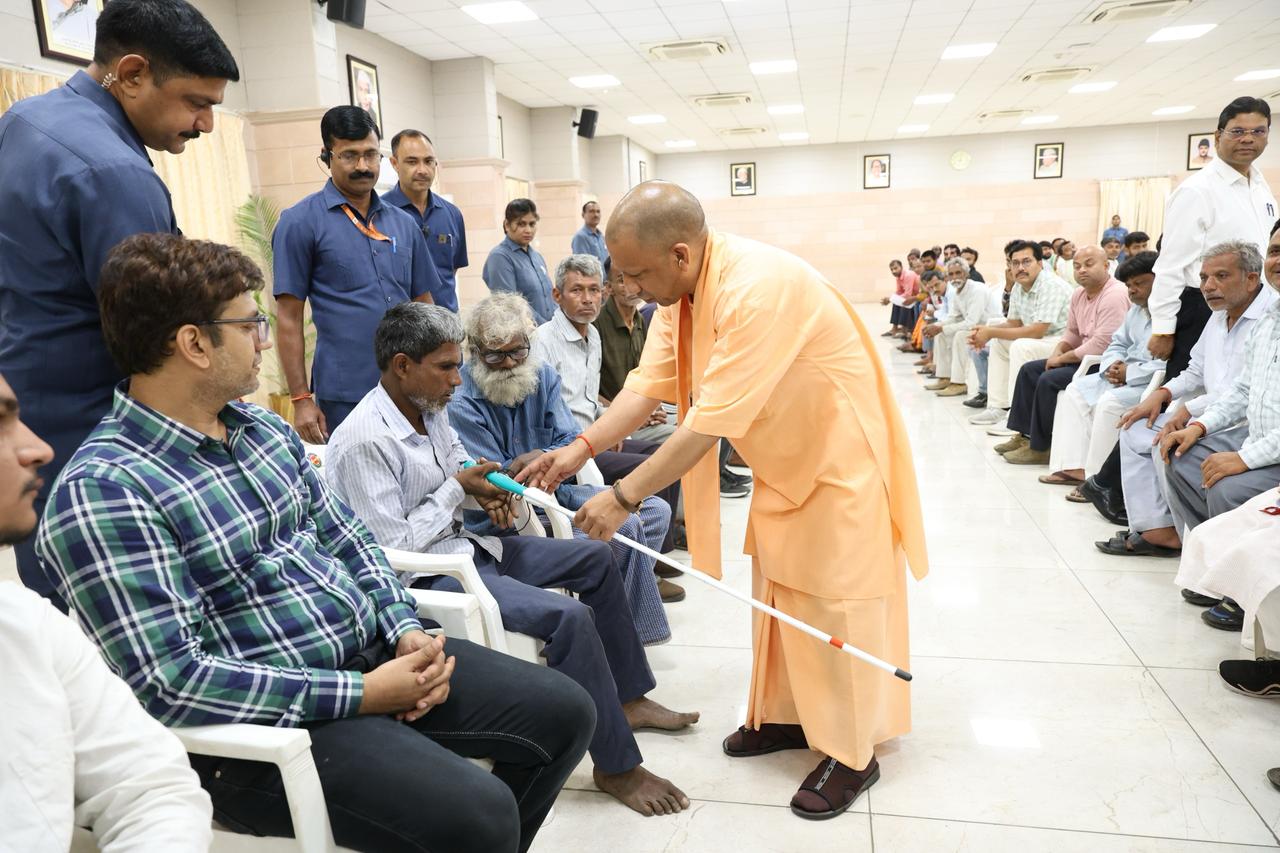 हर पीड़ित को न्याय दिलाना सरकार का लक्ष्य: मुख्यमंत्री योगी का जनता दर्शन