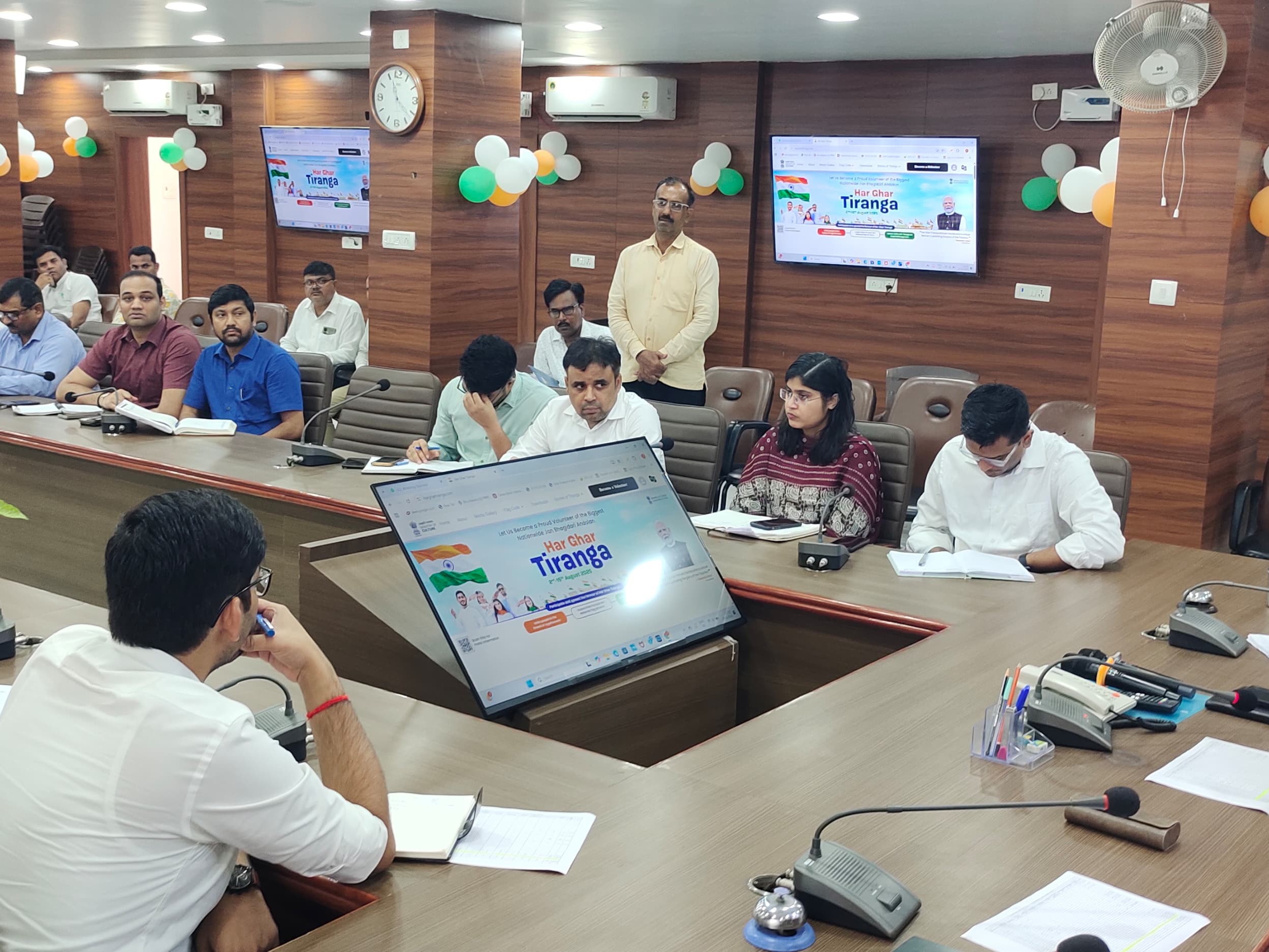 हर घर तिरंगा कार्यक्रम की तैयारियों पर बैठक