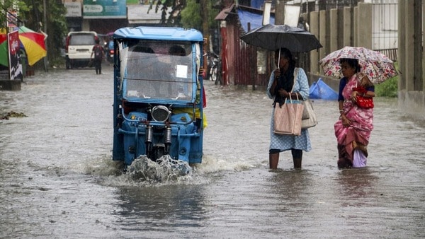 बारिश में दिल्ली-नोएडा वालों की बढ़ी मुश्किलें, उमस से मिलेगी राहत या नहीं? देखें हफ्तेभर का मौसम अपडेट