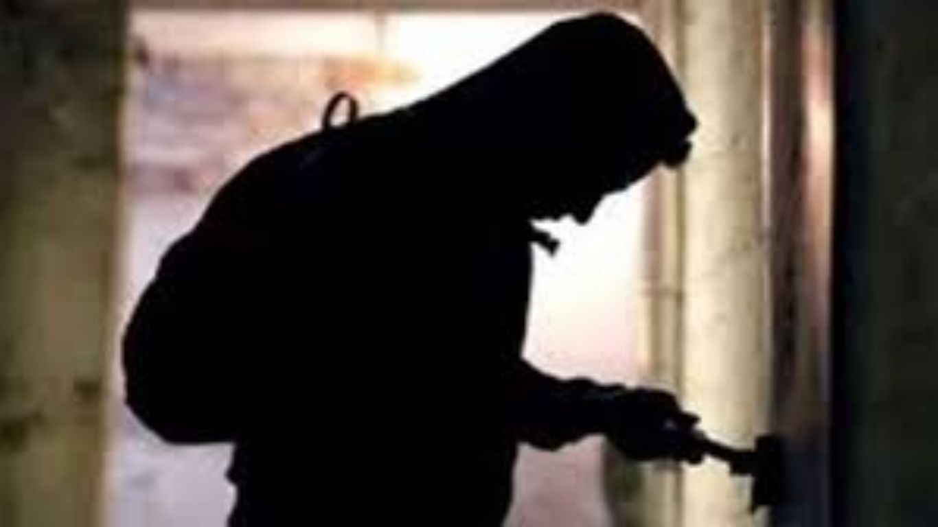 ग्रेटर नोएडा: बंद फ्लैट में लाखों की चोरी