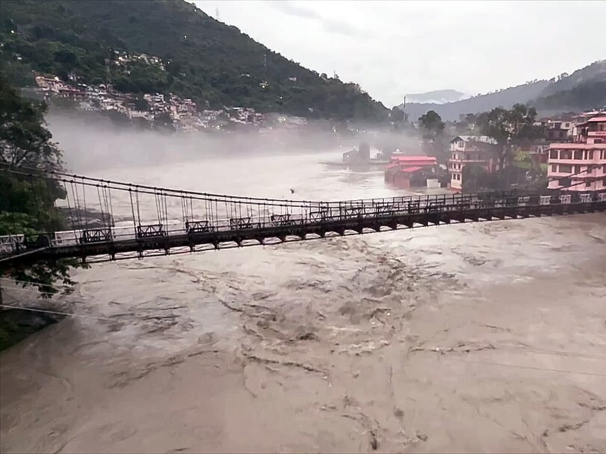 उत्तराखंड में फिर आफत बरपाएगी बारिश, कई जिलों में आज और कल रेड अलर्ट जारी