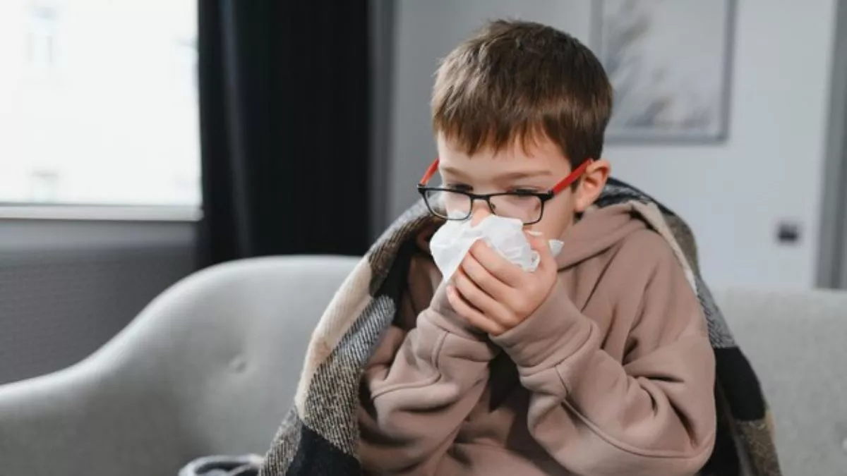 बच्चों को ठंड लग रही है या नहीं, जानिए डॉक्टर का आसान तरीका