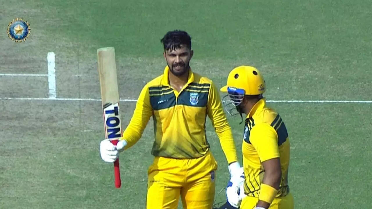 रुतुराज गायकवाड़ का धमाकेदार शतक, अफ्रीकी गेंदबाजों की जमकर धुनाई