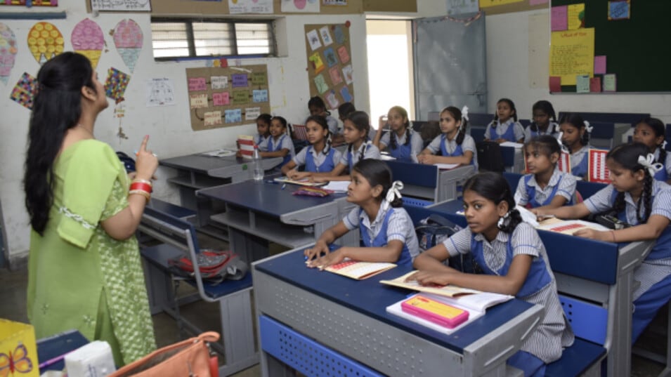 दिल्ली सरकार स्कूलों में शुरू करेगी ‘नई लर्निंग पीरियड’ योजना, बच्चों की बुनियादी शिक्षा होगी मजबूत