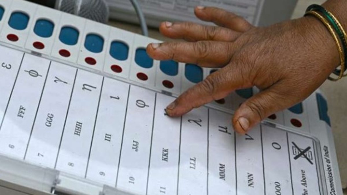 वोट डालते समय रखें इन बातों का ध्यान, जानें EVM का बटन कितनी देर दबाना है