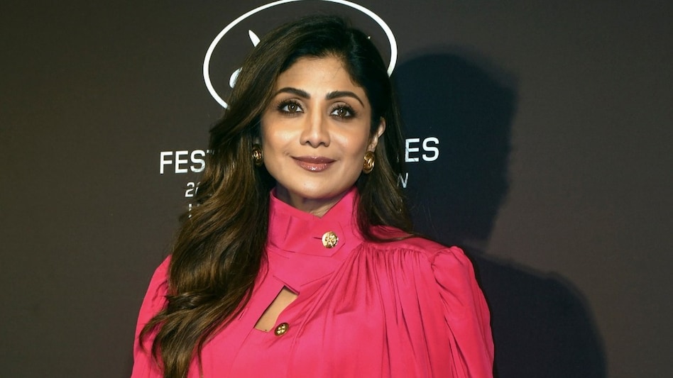 बॉलीवुड एक्ट्रेस शिल्पा शेट्टी की बढ़ी मुश्किलें, मुंबई स्थित घर पर इनकम टैक्स की रेड