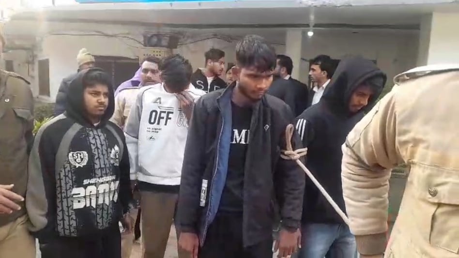 227 एटीएम, 222 पासबुक, 18 मोबाइल और 12 लाख कैश… रामपुर के छह युवकों का बड़ा ठगी नेटवर्क उजागर